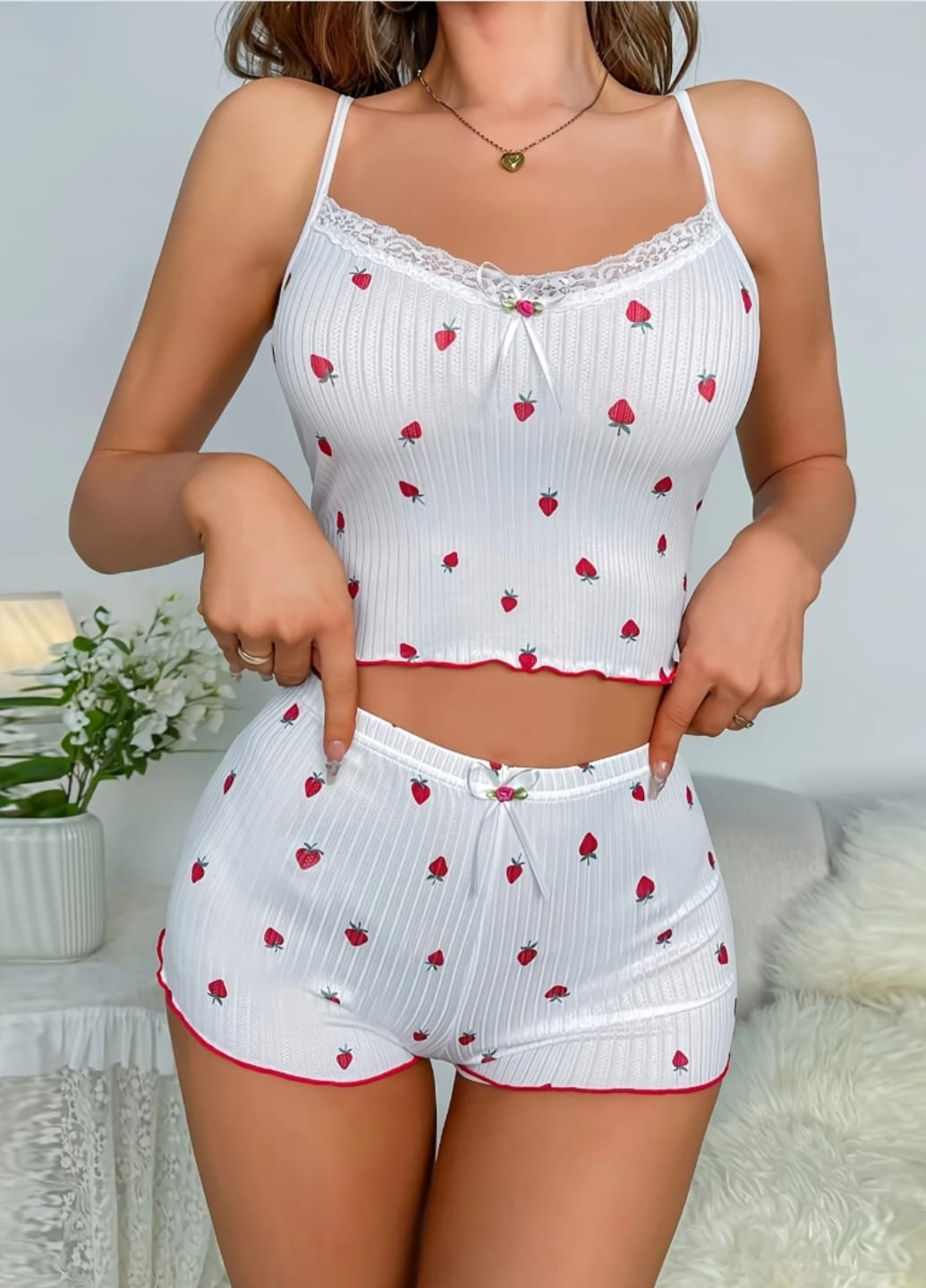 Жіноча піжама з майки-топу та шортиків Love Strawberry
